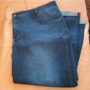 Avenue NWOT Capri Jeans w/Rolled Cuff